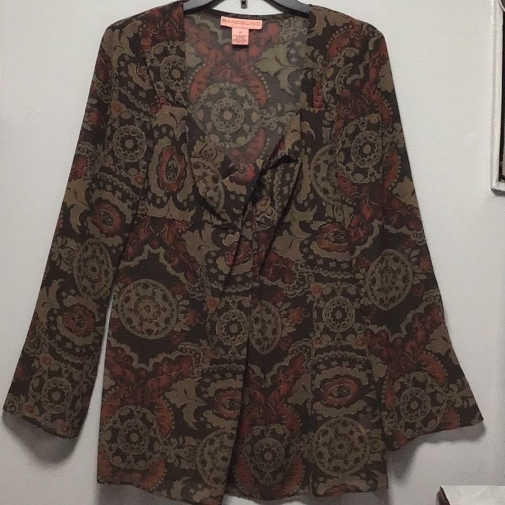 🌻🌻 Bandolino top size 6 in excellent condition.